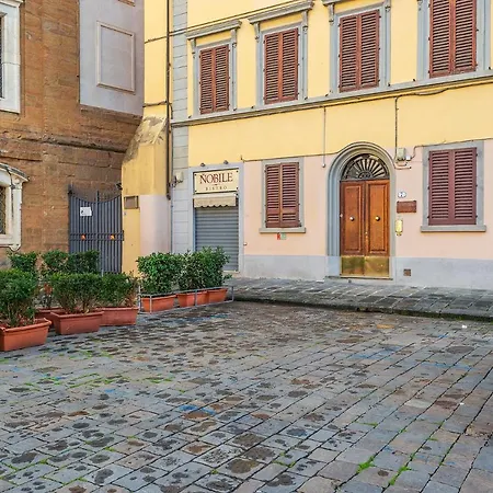 Lorenzo de' Medici Family Home-3